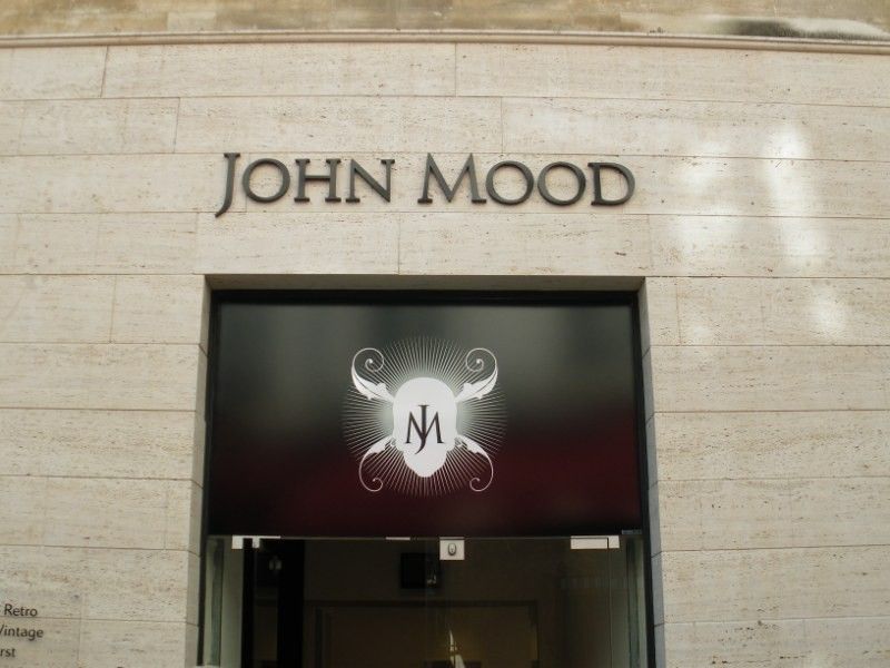 Enseignes non lumineuses à Avignon, dans le vaucluse pour les Boutiques John MOOD