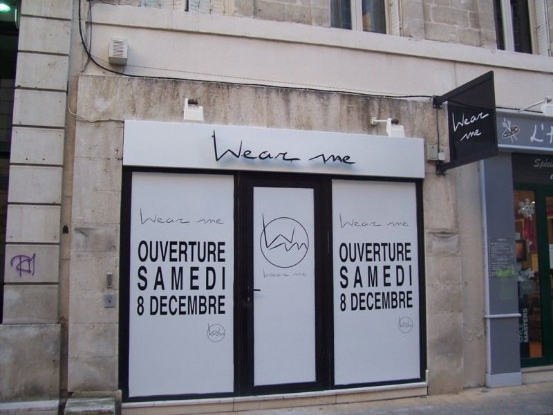 Enseigne lumineuse boutique WEAR ME à Avignon
