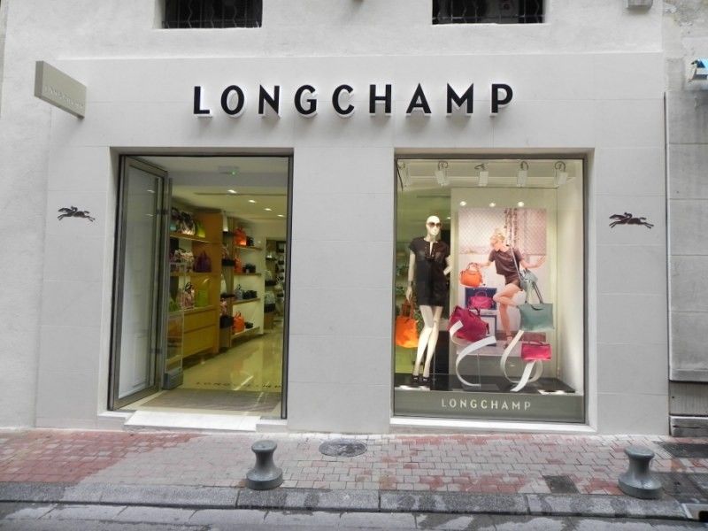 Enseigne lumineuse en lettres boitier plexiglas pour la boutique Longchamp à Avignon