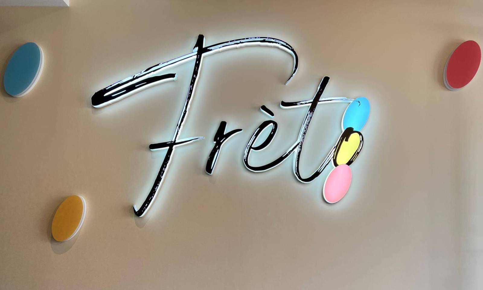 Lettres en plexiglas 30 mm lumineuses