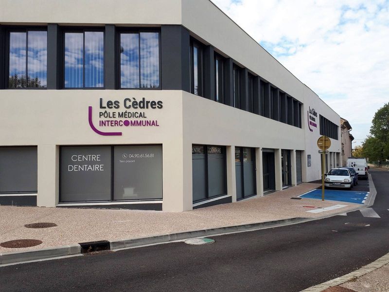 Signalétique pour la communauté des communes Rhône Lez Provence à Bollène. Lettres PVC