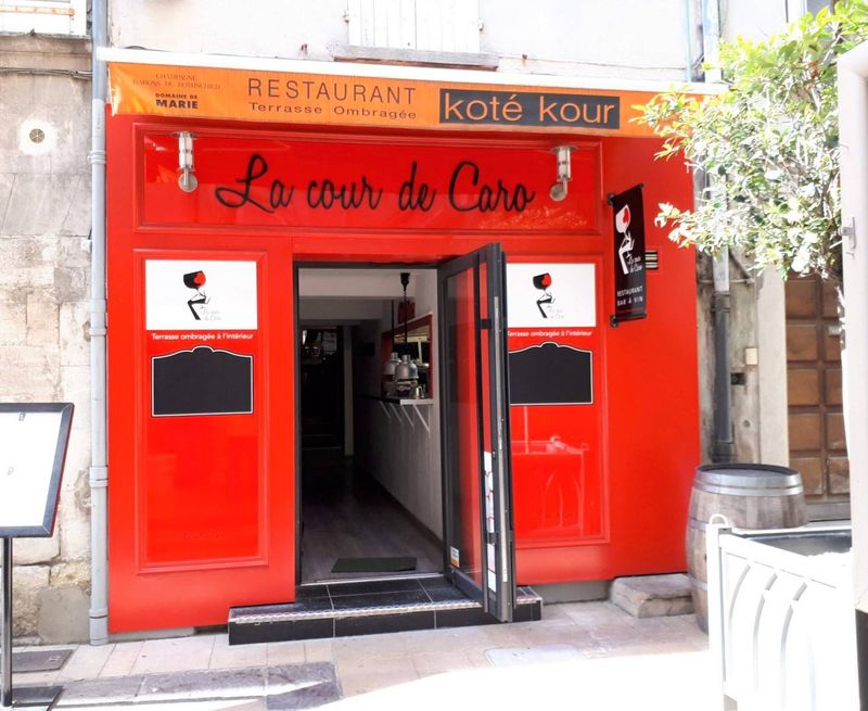 Lettres plates, panneaux et kakémono