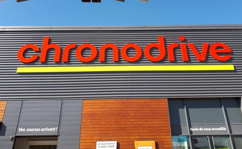 Lettres boitier plexiglas lumineuses avec fond en PVC