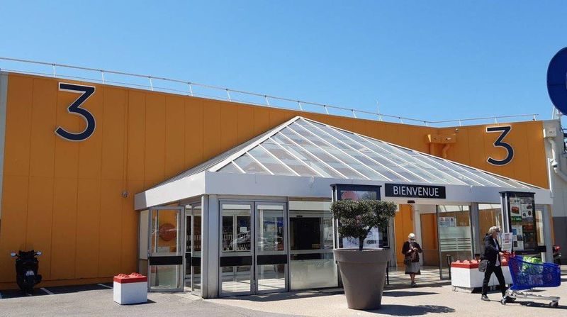 Lettres boitier plexiglas lumineuses et tôle tablette