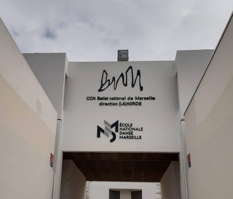 Lettres plates en plexiglas 20 mm laqué