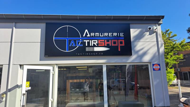 Caisson aluminium lumineux décor en plexiglas pochoir 