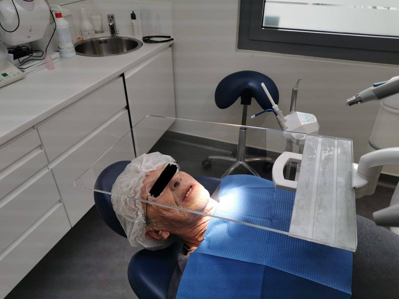 Protection en plexiglas chez les dentistes contre le Covid19