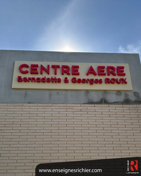 Lettres boîtiers en PVC, finition durable et lisible pour une signalétique efficace