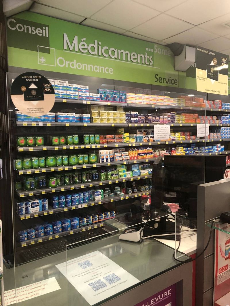 Plexiglas protection épidémie Covid 19