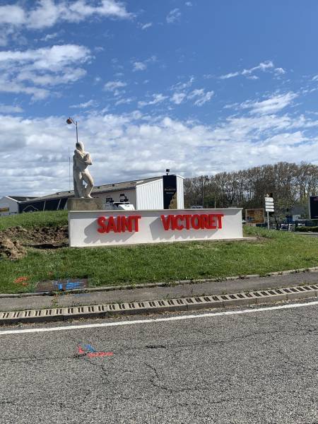 Lettres boîtiers lumineuses face et champ en plexiglas diffusant