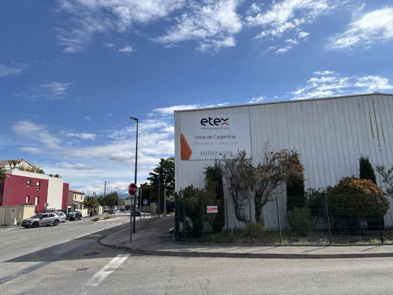 Signalétique extérieur Etex à Carpentras.