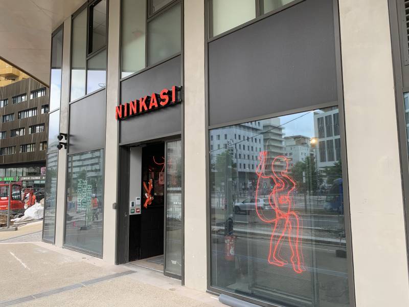 Ensiegne exterieur en lettre boitier lumineuse