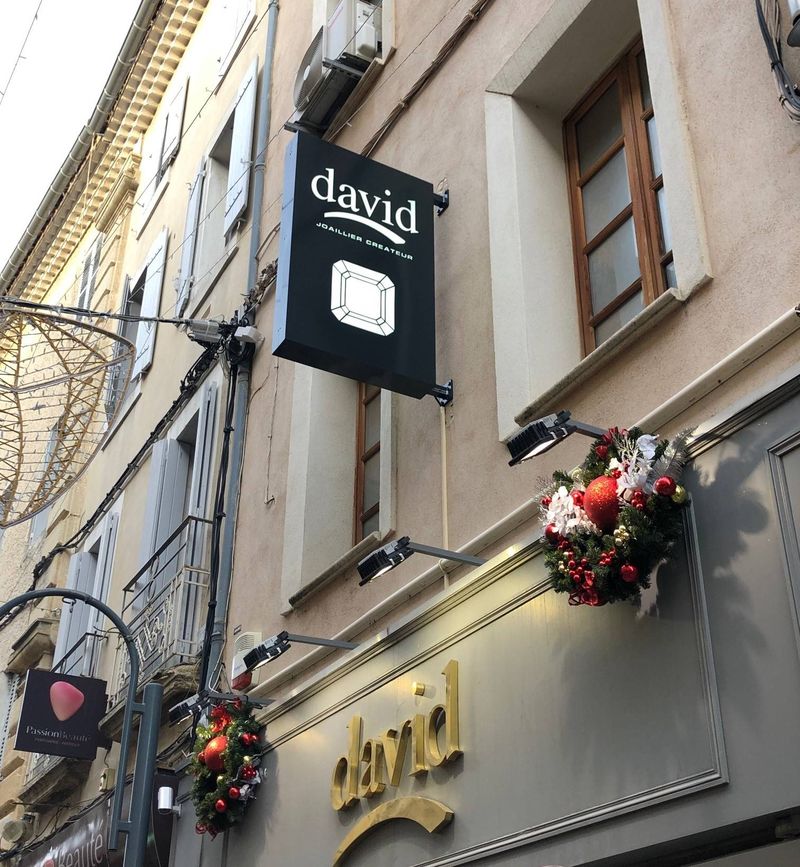 Drapeau aluminium lumineux