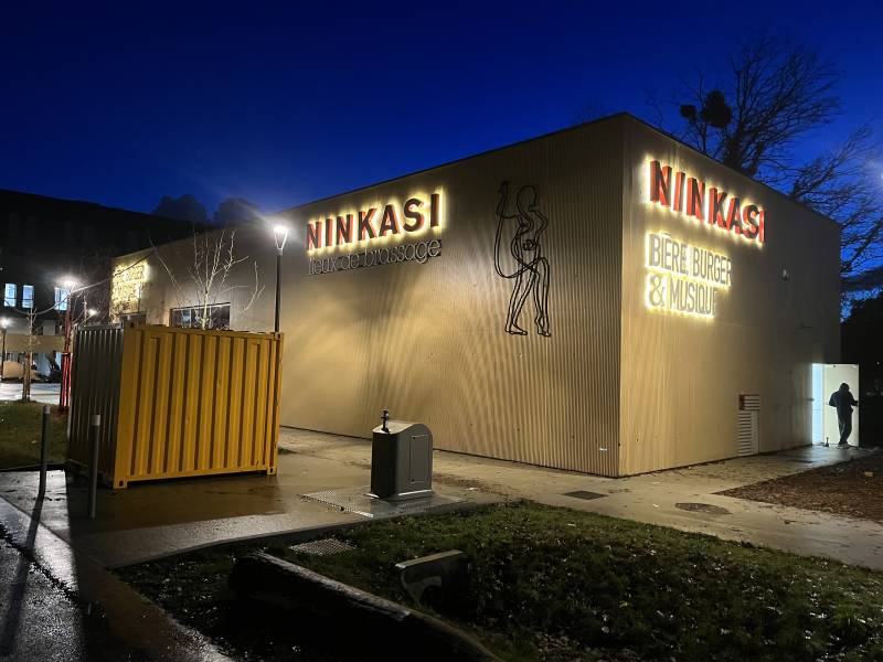 Lettres relief plexiglas diffusant et aluminium