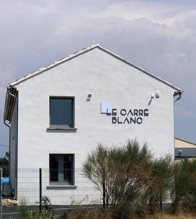 Lettres découpées à plat en PVC compact 25 mm