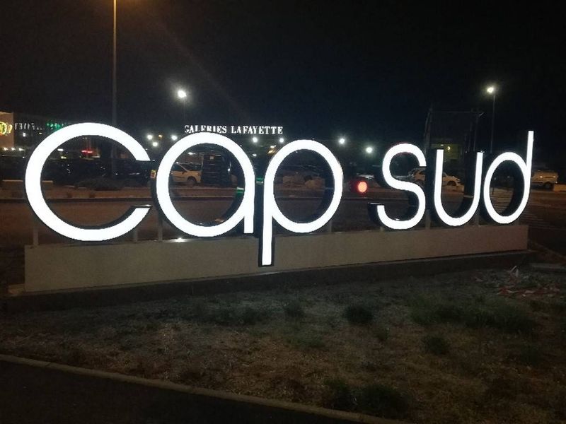 Lettres boitier aluminium face plexiglas blanck&white