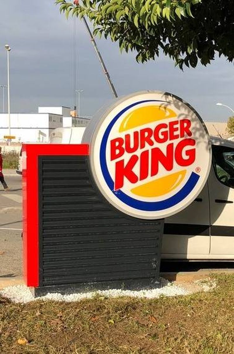 Fabrication des enseignes pour BURGER KING à Marseille Saint Loup. Totem 