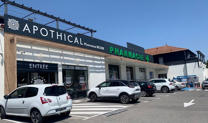 Devanture pharmacie Becker Apothical Monteux