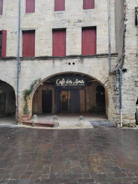 Enseigne lumineuse pour le café des amis, Uzès