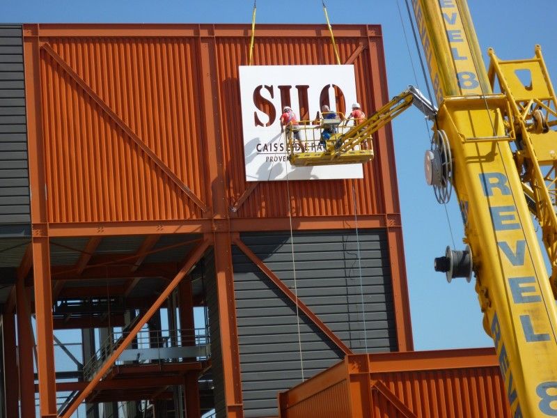 Pose avec grue des Enseignes RICHIER