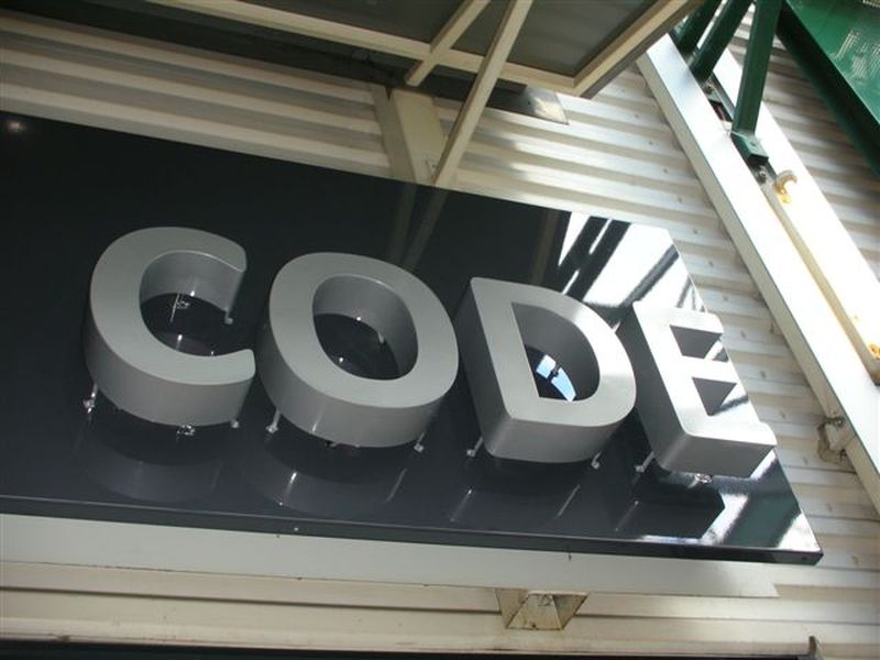 Lettres alu relief sur tôle tablette