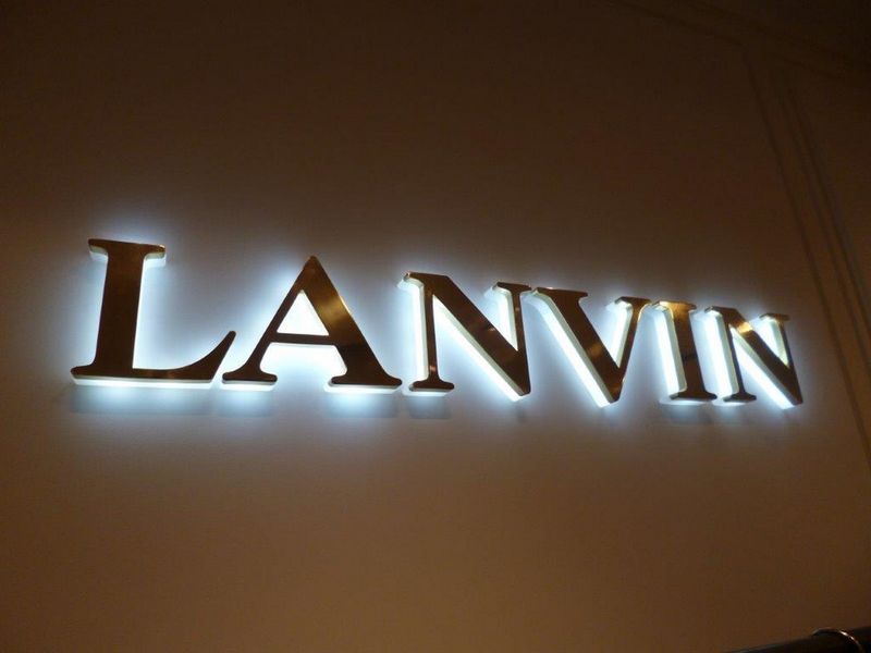 Laiton sur lettres en plexiglas blockled