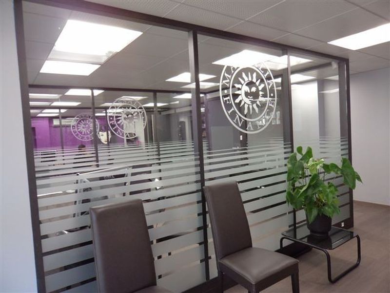 Vitrophanie et film adhésif à Marseille pour le cabinet Massalia Finance