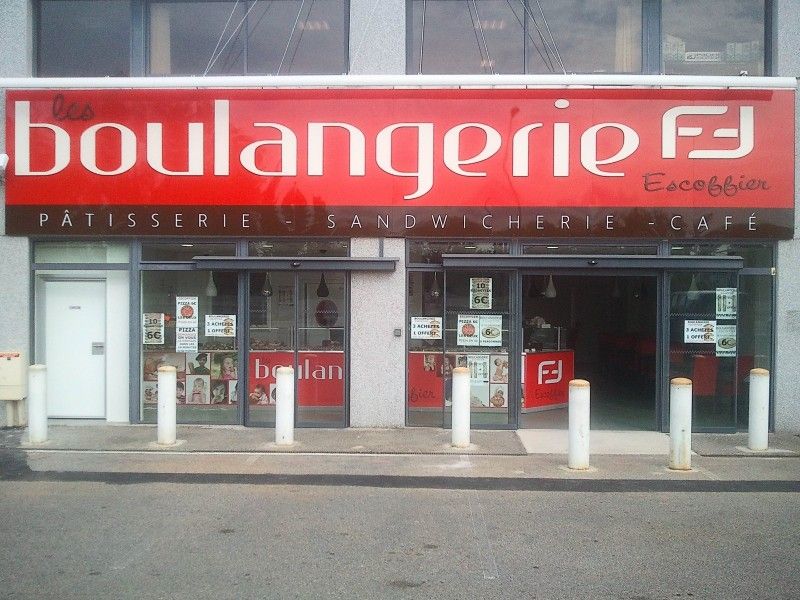 Enseigne lumineuse et création graphique dans le vaucluse pour les Boulangeries Escoffier