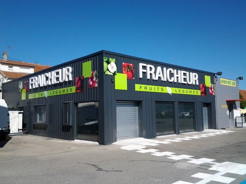 lettres relief en plexiglas blanc diffusant