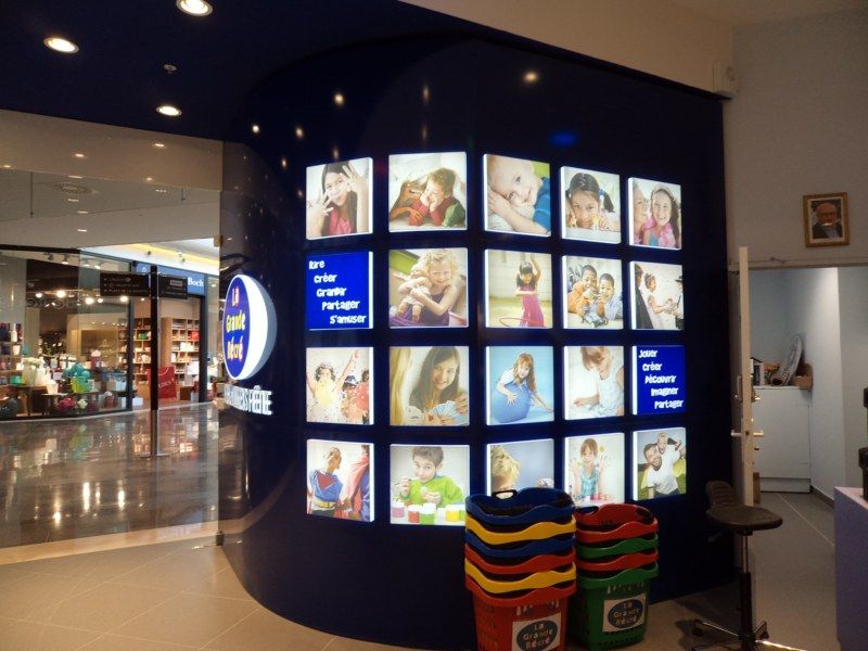 Nos enseignes lumineuses à Marseille pour les Terrasses du Port