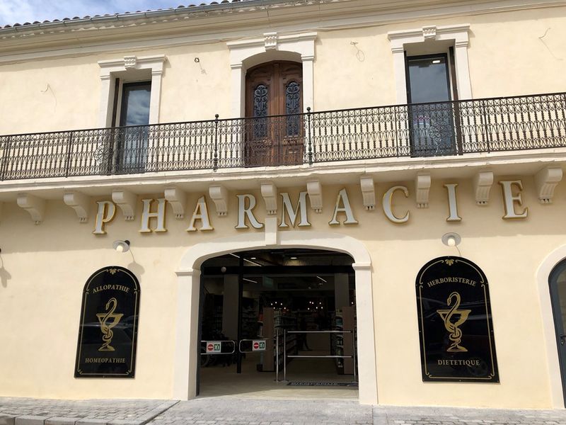 Lettres boitier chant laiton