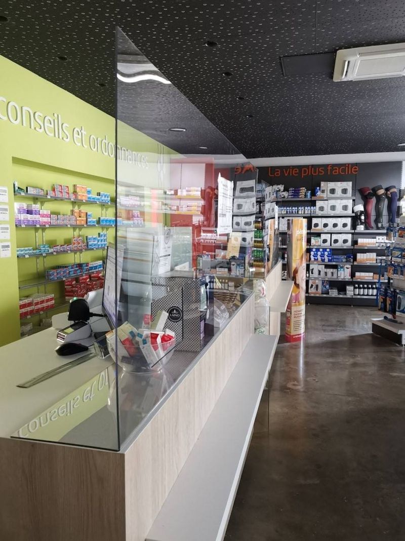 Paravent anti postillons en plexiglas incolore